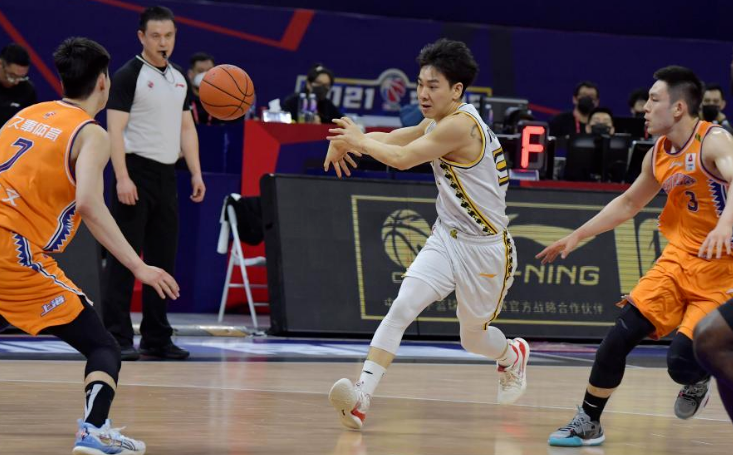 包含里程碑夜深圳男篮绝杀压哨，国王杯窗口期刷纪录，管理层满意，球队文化再被提及的词条