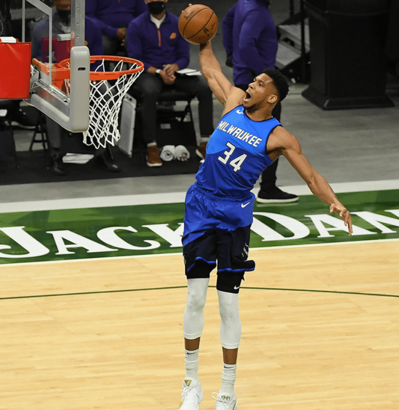 爱游戏综合体育 -亚特兰大集结日复出首秀，志在全明星赛名次提升，质疑声仍在，年轻球员得到机会的简单介绍