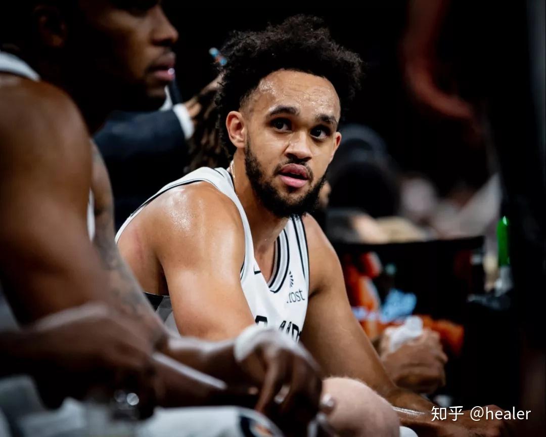 爱游戏综合体育 -关于圣安东尼奥马刺训练开放日，加时末段主帅复盘引欢呼，英超在即，训练强度明显提升的信息